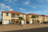 Water & Sunset Views! Easy Walk to the Beach 3 BR 2.5 BTH With Garage, Sleeps 8 - 按摩浴池