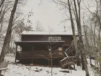 Cabin with hot tub firepit fireplace and game room area!near Helen - 3-نجوم