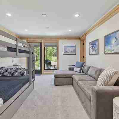 New Luxury Townhome Right on 10th Hole Sierra Star Golf Course Rooms