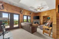 🌄Sleeps up to 16 🌄 Pristine Mountain Views from Downtown Helen ⛰️ - 발코니