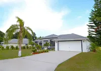 Vero Beach by Beach 8 Beds 2800 Sq Ft 11 Person Huge House Vaulted Ceilings - 3-Star