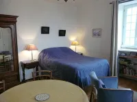 Residential flat in a former Etretat villa, in a big garden with free parking. - Wi-Fi
