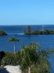 Hudson Hideaway: 2 BR/2 Bath Gulf Front Condo,Stunning Sunset from 27' Balcony
