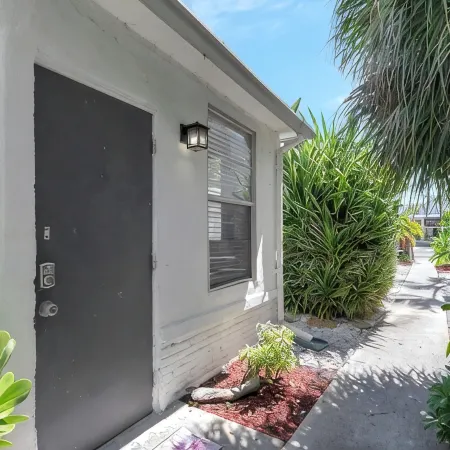 DOWN TOWN DELRAY, walk to Atlantic Ave, beach, pets are welcome