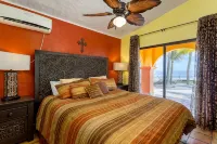 Beachfront Estate Sleeps 12! Walk Everywhere in Los Barriles with Pool & Spa