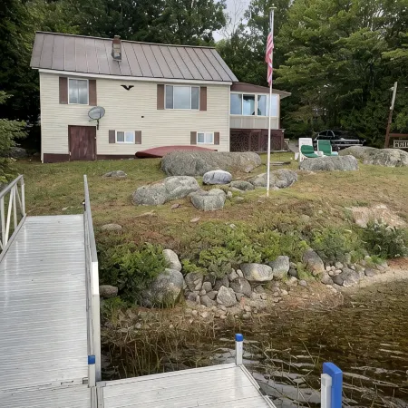Peaceful Waterfront Toddy Pond Retreat