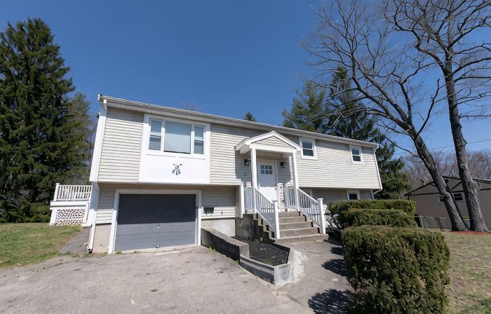 Spacious 4BR with Modern Amenities – Family-Friendly