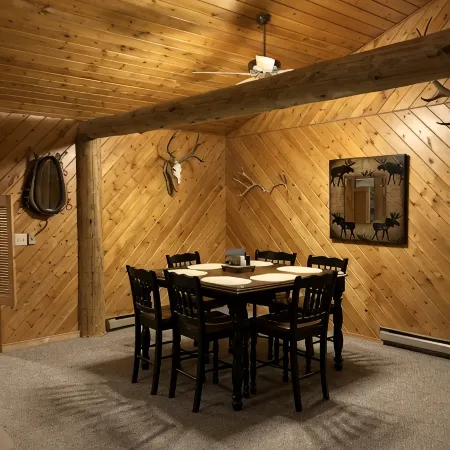 Peaceful Logan Mountain Cabin close to Yellowstone