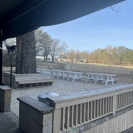 Beautiful Rustic Cabin at Enid Lake, near Grenada Lake, Sardis Lake & Ole Miss