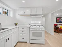 New 2 bedroom legal basement apartment Hotéis em Guelph