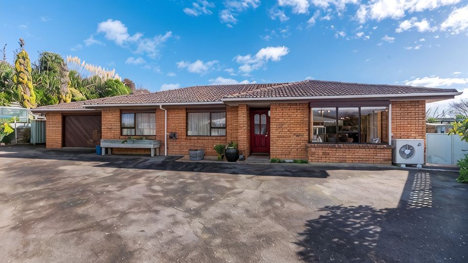 Raumati DelightWalk to the beach, play area & village. Comfy, family feel home