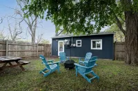 Betz Bungalow - Norton Shores - Homestays
