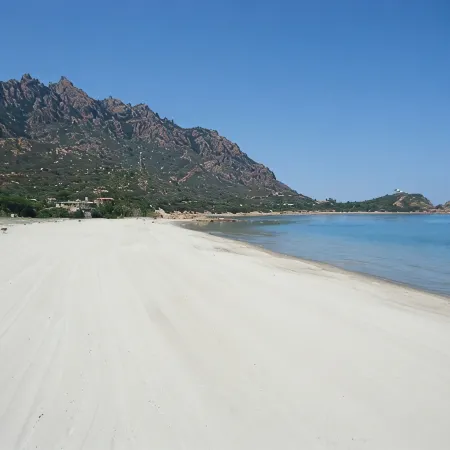 Exceptional 240-m² villa for 9 people direct access to the beach, swimming pool