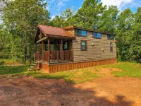 Barnwell Mountain Cabins #1: Cabin/tiny home w/loft in Gilmer across from BMRA Hotels in Upshur County