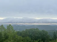 Fun cottage w/VIEW, minutes to downtown Eureka Springs, Beaver Lake, White River - 4-Star