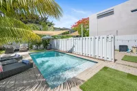 Poolside Sanctuary 4B 4B Heated Pool ,Jacuzzi 1Gb Internet.