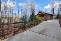 Million dollar Mountain View! Hot tub, Fire place, Game room & Fire pit!