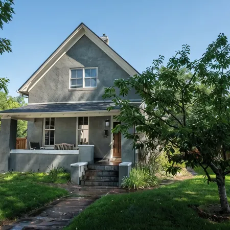 New Listing - Northside Oasis Wifi, chef's kit, steam shower next to Locavor!