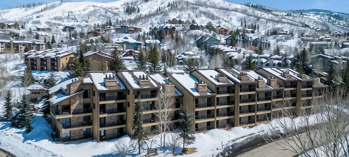 Spacious 3B/3B Condo. Luxury Amenities. ShuffleBoard. HotTubs. 1st FLR. Location Hotels in Routt County