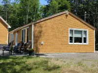 Cozy Cottage with stunning views of Stover's Cove.