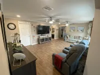 Fish Camp - Backyard Caney Creek Fishing -  7.5 Miles from the Gulf - 3 stjerner