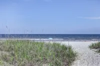 Oceanfront Luxury Retreat/Newly Remodeled/Steps to Sand & Surf - Villas