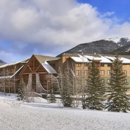 Keystone Ski area, Epic mountains views, Ground floor condo, short walk to lift