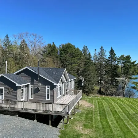 Waterfront Retreat 3Br/2BA on Taunton Bay.  Located Near Acadia National Park.