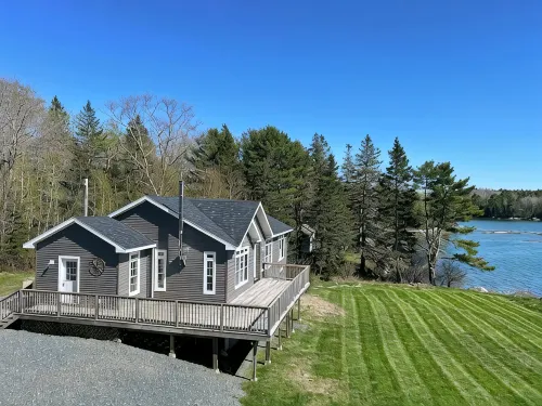 Waterfront Retreat 3Br/2BA on Taunton Bay.  Located Near Acadia National Park. - Wifi