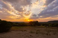Tiny Home Near Palo Pinto Mountains State Park + Scenic Views + Fire Pit + Grill - Chalets