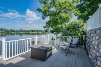 Luxurious Morrison Lakehouse w/ Hot Tub & Sunset Views