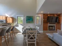 Modern Victor Town Home with Hot Tub and AC 維克托住宿飯店