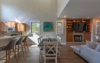 Modern Victor Town Home with Hot Tub and AC