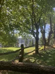 Gorgeous Guest House, Mature Setting, 1 Minute to the Lake.