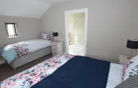 Homestead Hillsborough - Homestays