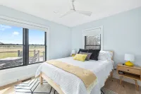 Modern Beach House Serenity -  Privatzimmer