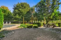 Spacious 5 Bedroom w/Pool, Patio and Theater - Pools
