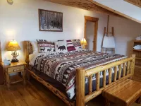 Rustic 1 bedroom, 1 bath, 2 minutes from the West Glacier Park - Chalets