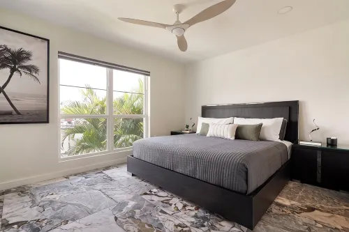 Stunning, fully renovated, waterfront, condo, heated pools, near beach - 3-Star