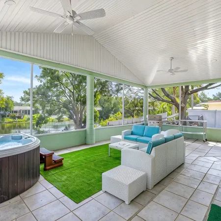 Lakeview Chic 3BD House for golf/beach lovers