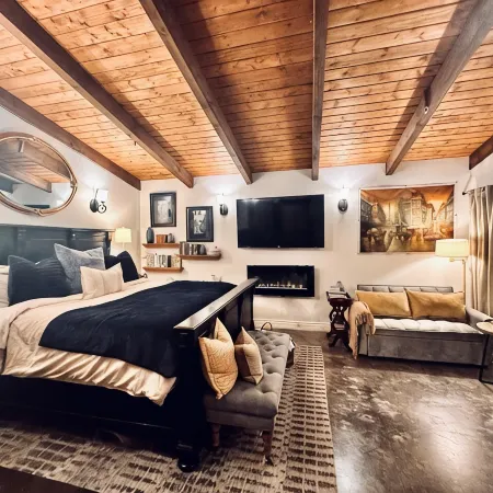 Petaluma Wine Country relaxing get away w/salt water pool/ spa close to downtown