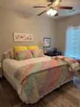 Charming 3-bedroom townhome with WiFi and AC in Auburn