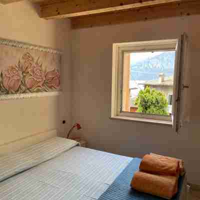 Romantic Last-Minute Cottage from July 11 to 18 Near the Beach, with Garage and TV. Rooms