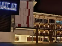 Lot 10 Boutique Hotel Hotels near Cat Monument