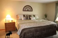 Large Family Townhome, AC, Great WiFi, Pool, Game Room, Grill, & Screened Porch - balcony