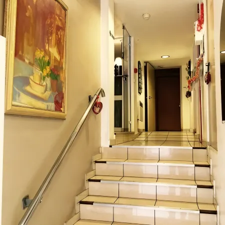 Hôtel Bosquet Pau Centre - Self Check in Budget Hotel