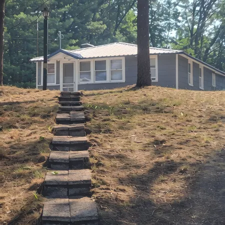 Sleep 6, Lakeview Cottage with private beach, boat dock & spectacular views.