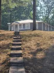 Sleep 6, Lakeview Cottage with private beach, boat dock & spectacular views. - Chalets