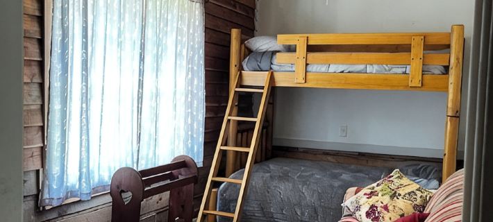 3-bedrooms, 2 bathrooms upstairs cabin in charming French Lick with AC Hotels in Orange County