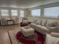 Cozy, Centrally Located Apartment in Rockport, Maine - Apartments